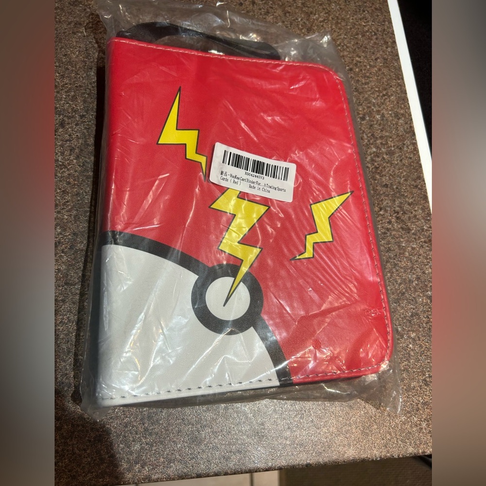 Maokea 4pocket Red and White Pokémon Card Binder